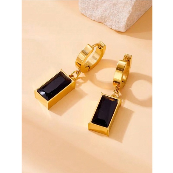 Gold Tone Black Stone Jewelry Set: Earrings and Necklace - Picture 2 of 3